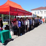 Uroczystość przy budynku Starostwa Powiatowego w Grajewie